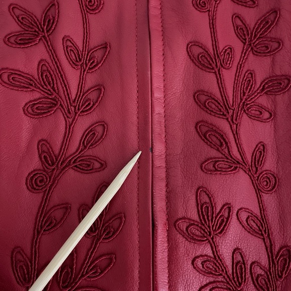Jones New York Leather Jacket Embroidered Floral Size 8 Red Zip Lined Pockets - Picture 11 of 13
